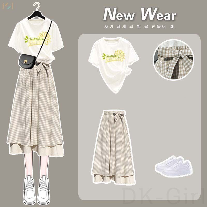 ホワイト/Tシャツ＋アプリコット/スカート
