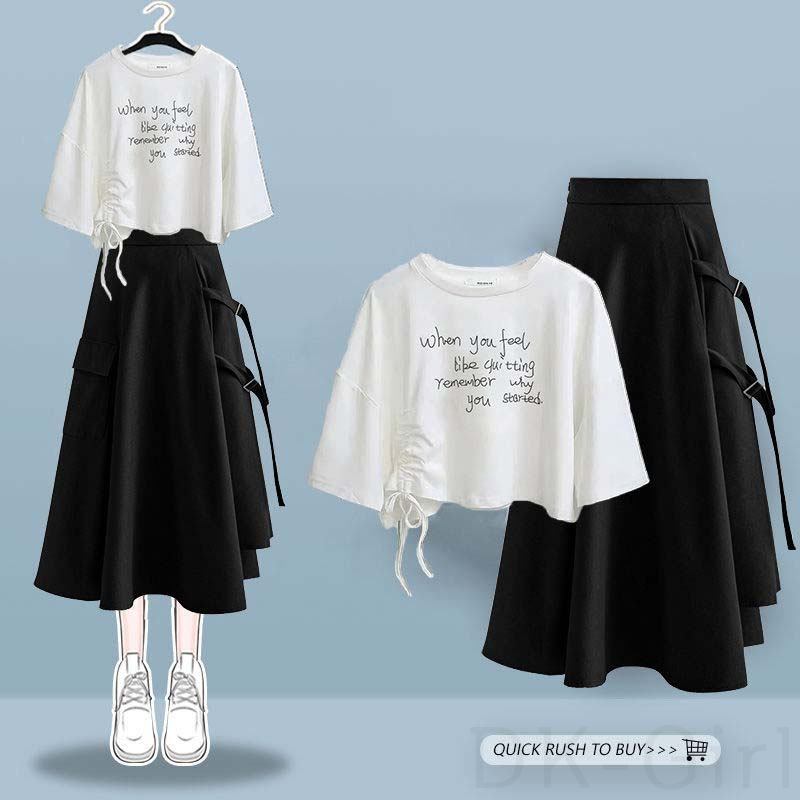 アルファベット/Tシャツ+スカート
