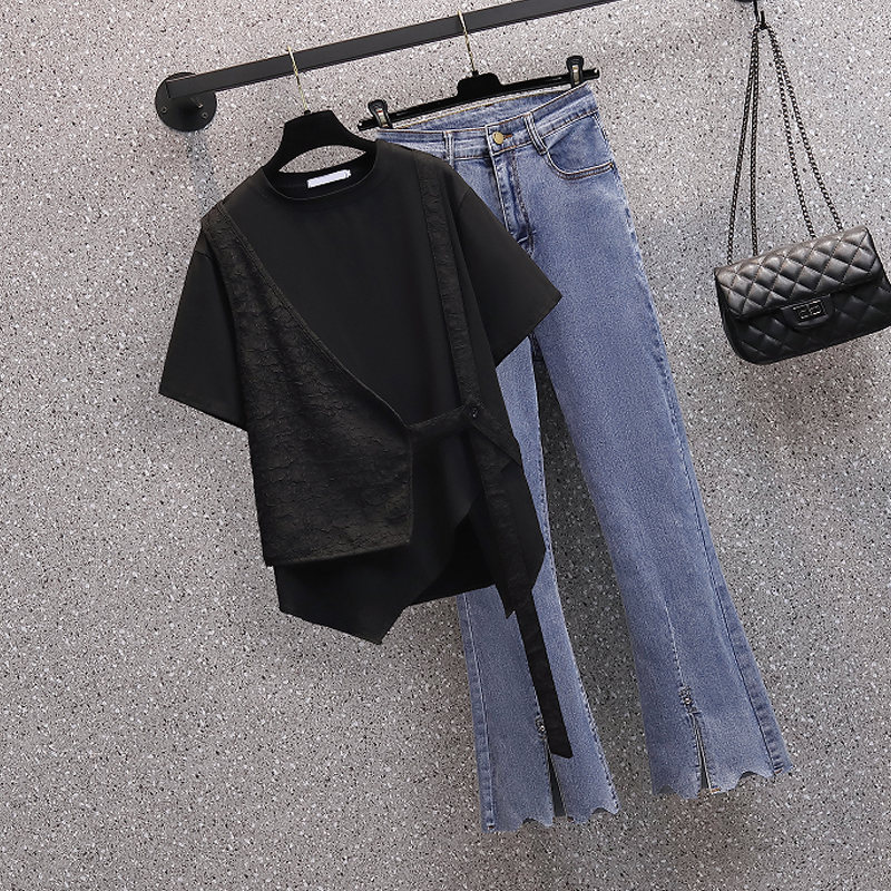 ブラック/Tシャツ+ブルー/デニムパンツ