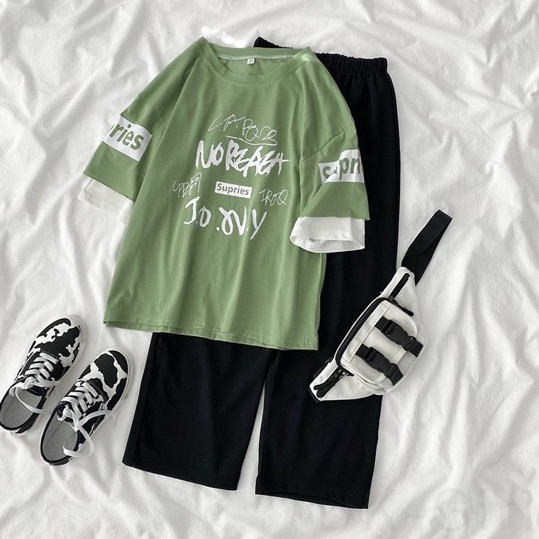 グリーン/Tシャツ+ブラック/パンツ