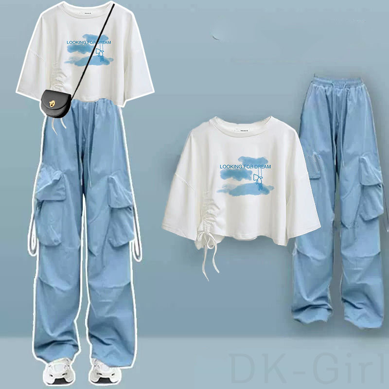 ホワイト/Tシャツ+ブルー/カジュアルパンツ01