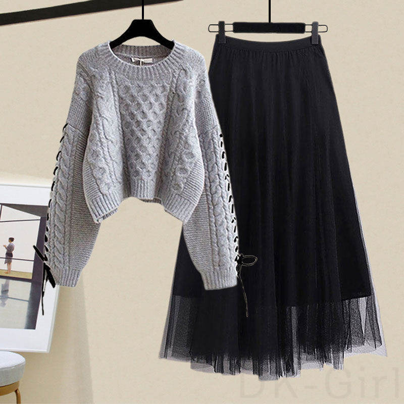 グレー／セーター+ブラック/スカート