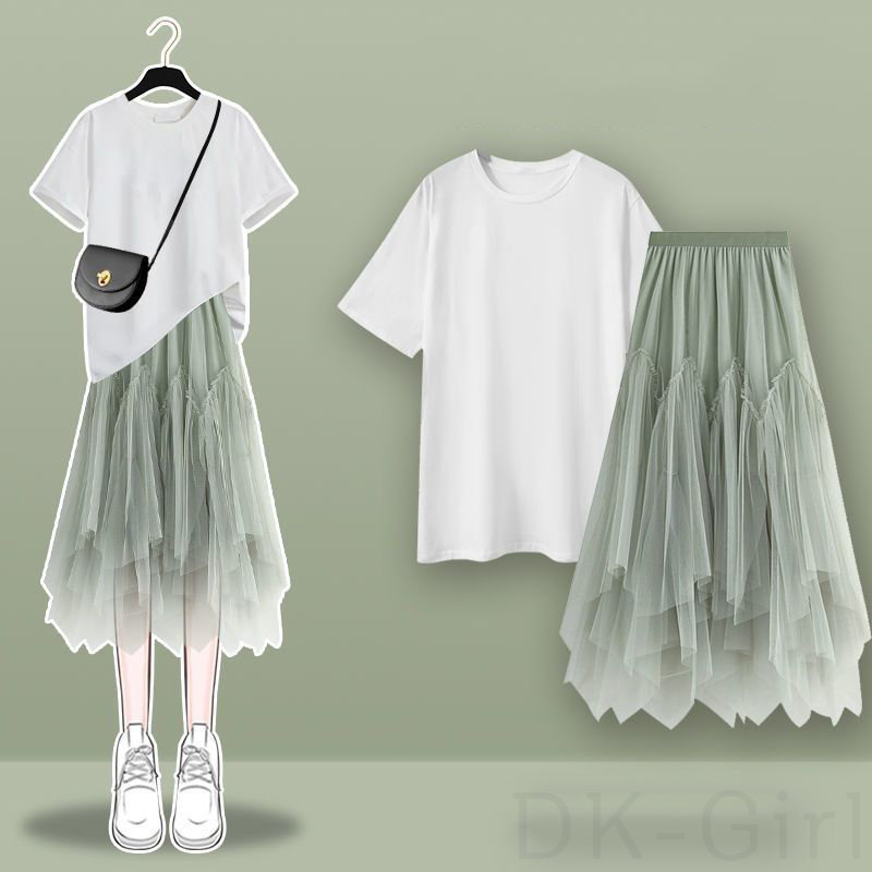 ホワイト/Tシャツ+グリーン/スカート