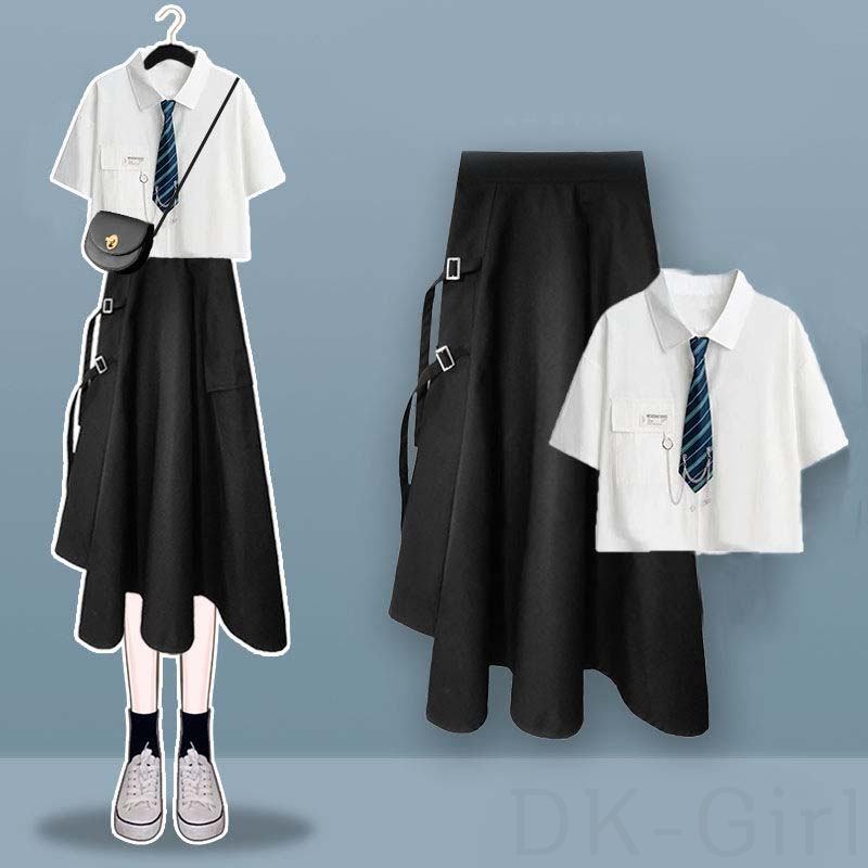 ホワイト/Tシャツ＋ブラック/スカート