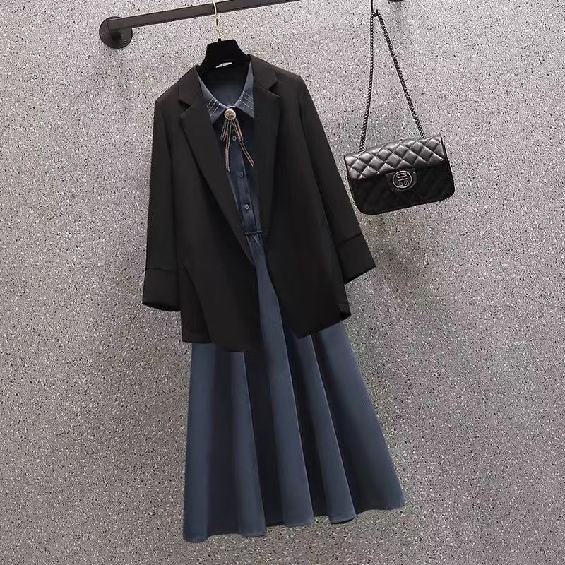 ブラック/スーツ+ブルー/ワンピース
