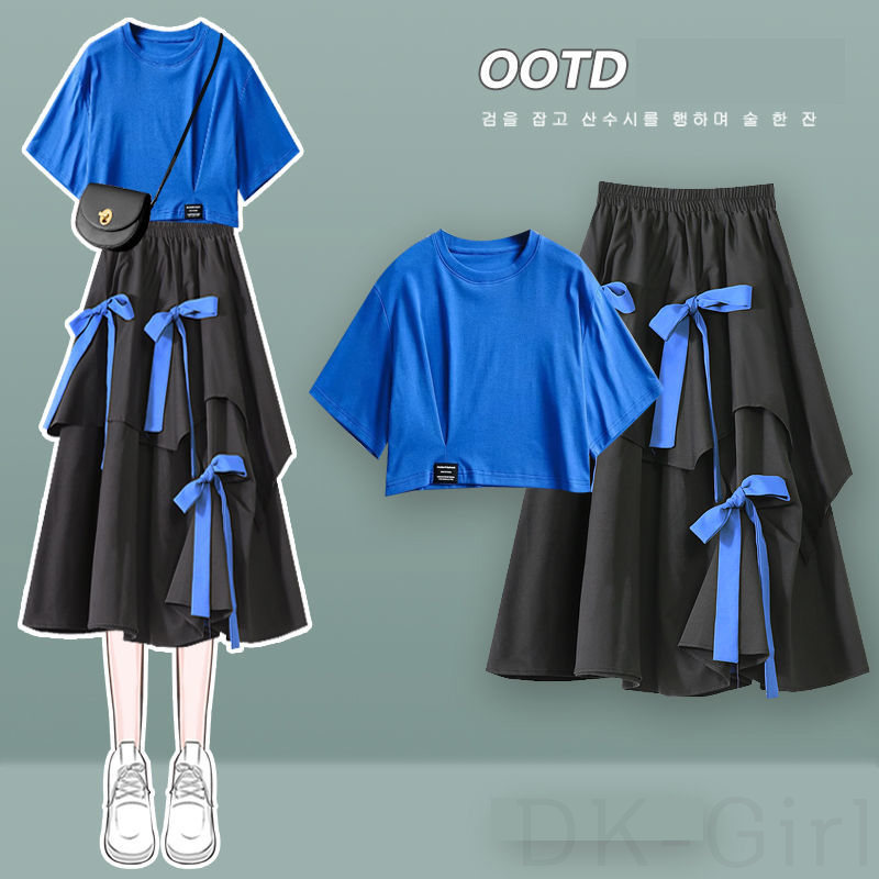 ブルー/Tシャツ＋ブラック/スカート