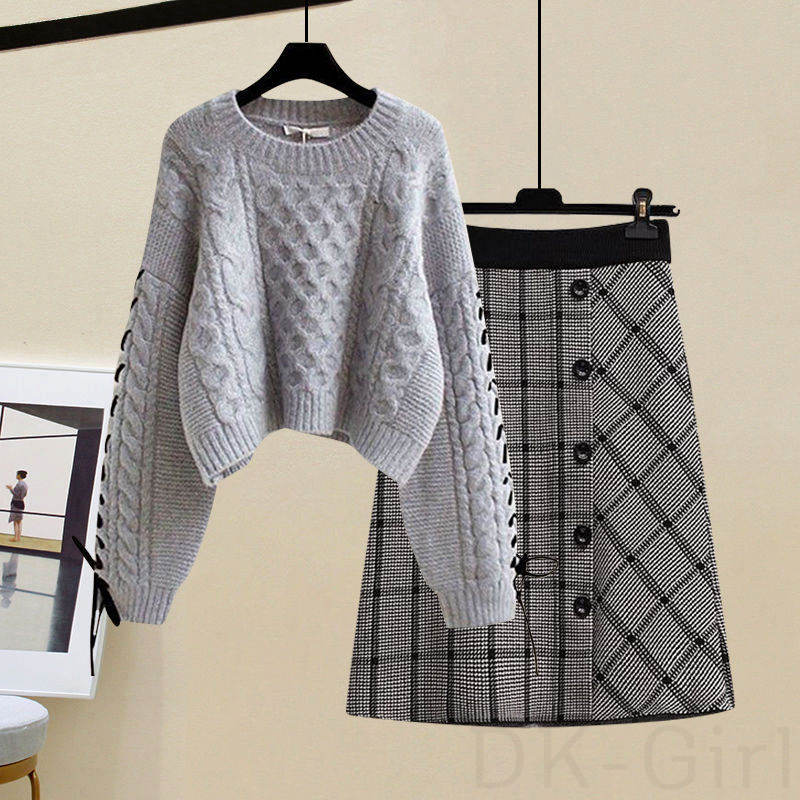 セーター/グレー+スカート